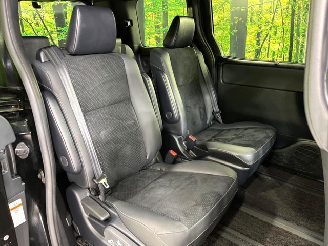 TOYOTA VOXY 4WD 2021