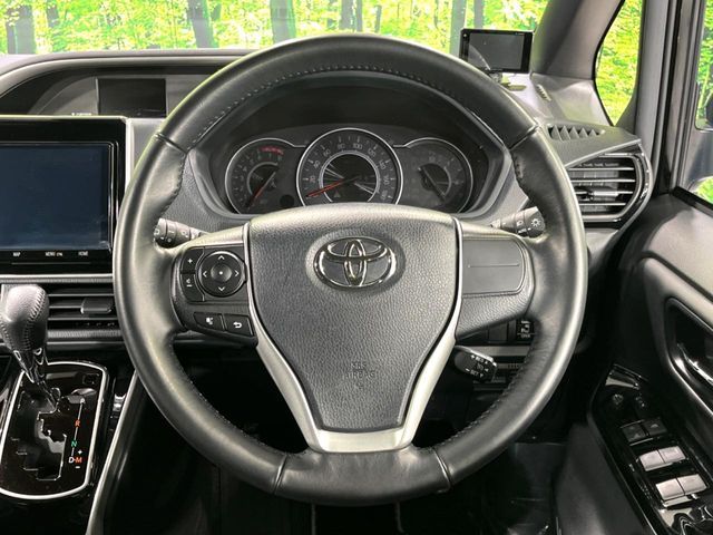 TOYOTA VOXY 4WD 2021