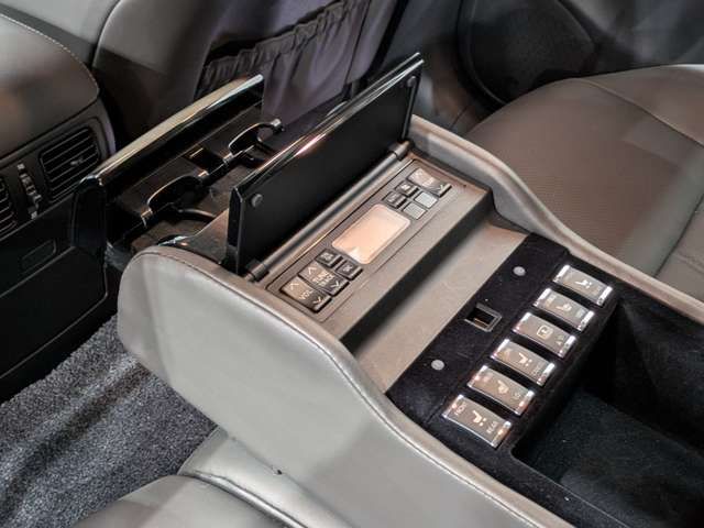 NISSAN FUGA HYBRID 2019