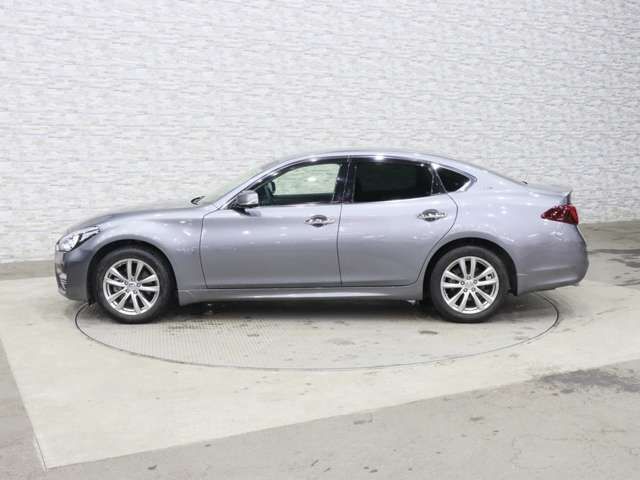 NISSAN FUGA HYBRID 2019