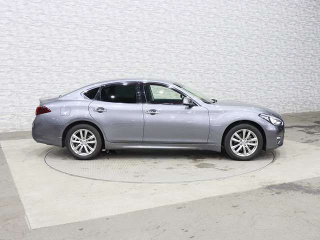 NISSAN FUGA HYBRID 2019