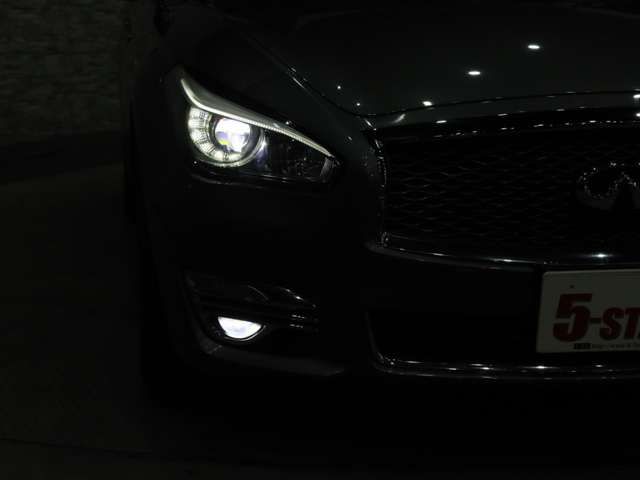 NISSAN FUGA HYBRID 2019