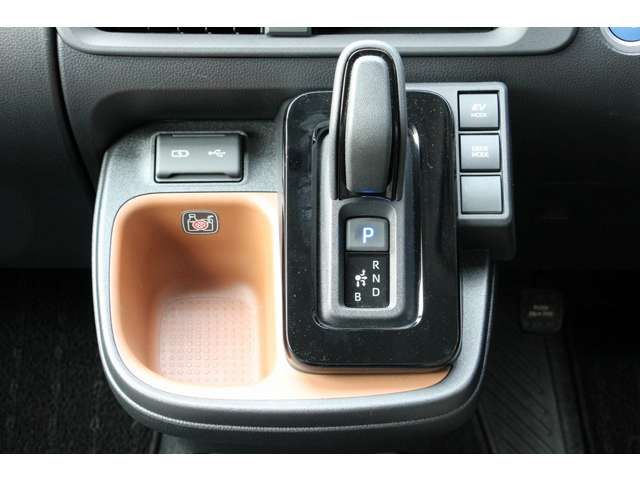 TOYOTA SIENTA HYBRID 2022