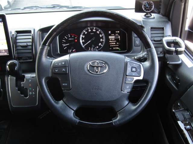 TOYOTA HIACE van 4WD 2022