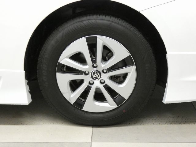 TOYOTA PRIUS 4WD 2016