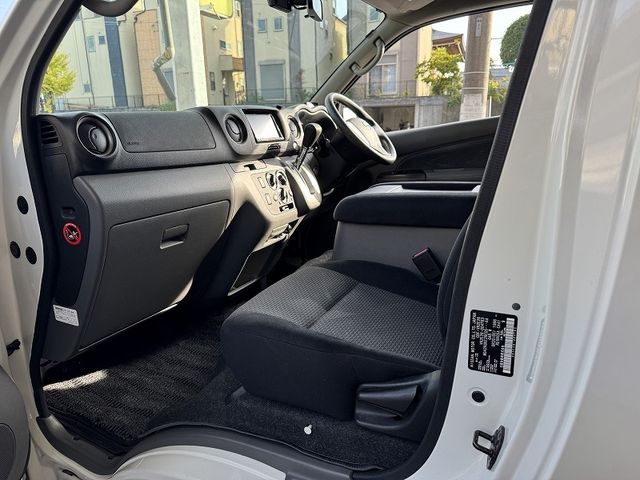 NISSAN NV350 CARAVAN 2012