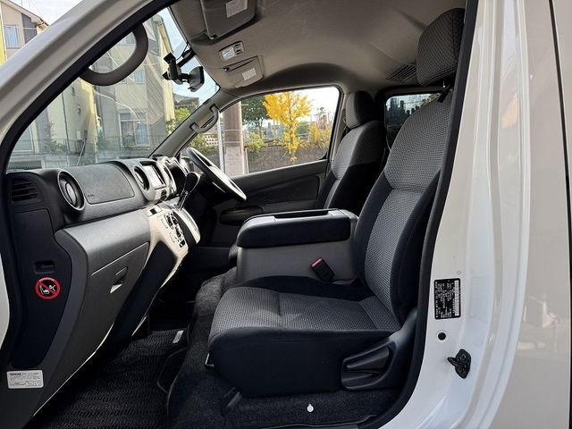 NISSAN NV350 CARAVAN 2012