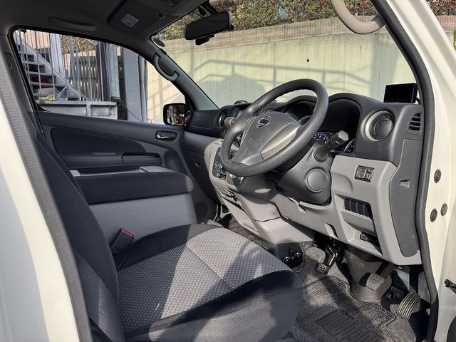 NISSAN NV350 CARAVAN 2012