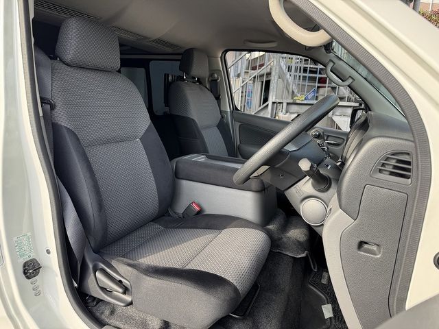 NISSAN NV350 CARAVAN 2012