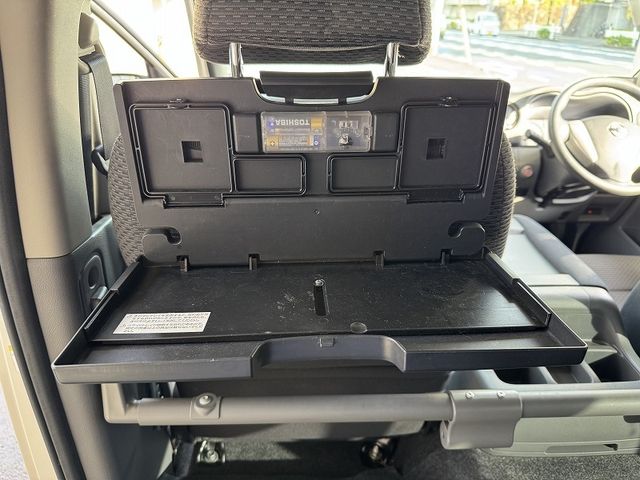 NISSAN NV350 CARAVAN 2012