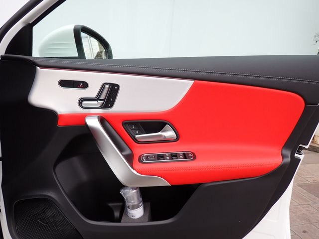 MERCEDES BENZ MERCEDES BENZ A class 2025