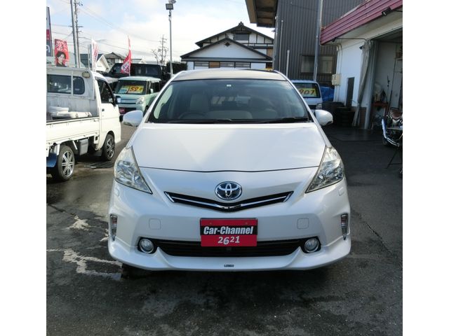 TOYOTA PRIUS Alpha 2013