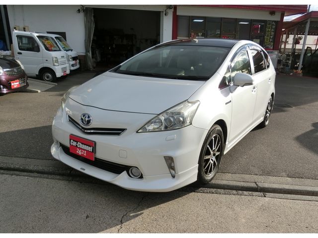 TOYOTA PRIUS Alpha 2013