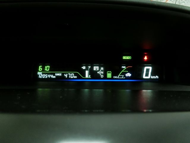 TOYOTA PRIUS Alpha 2013