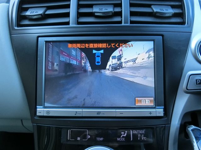 TOYOTA PRIUS Alpha 2013