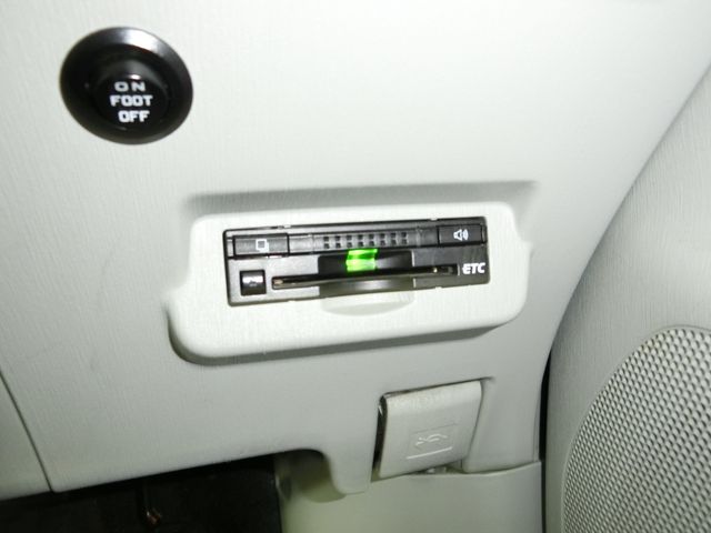 TOYOTA PRIUS Alpha 2013