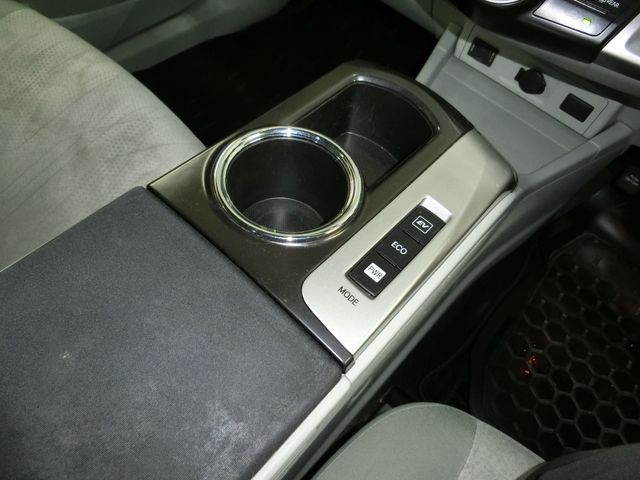 TOYOTA PRIUS Alpha 2013