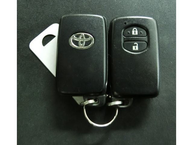 TOYOTA PRIUS Alpha 2013