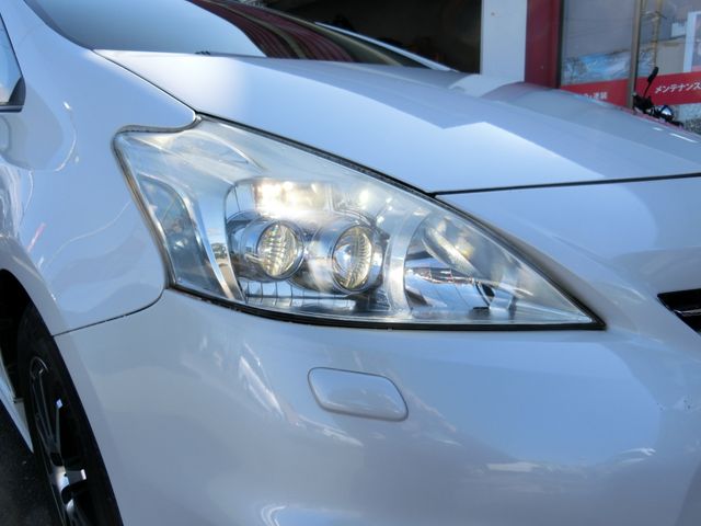 TOYOTA PRIUS Alpha 2013