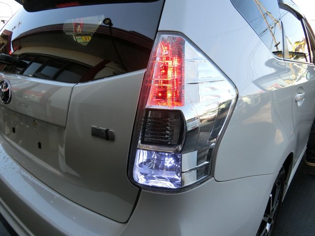 TOYOTA PRIUS Alpha 2013