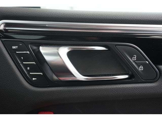 PORSCHE PORSCHE Macan 2020