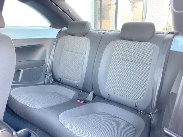 VOLKSWAGEN VOLKSWAGEN The BEETLE 2013