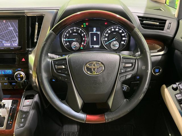 TOYOTA ALPHARD 4WD 2015