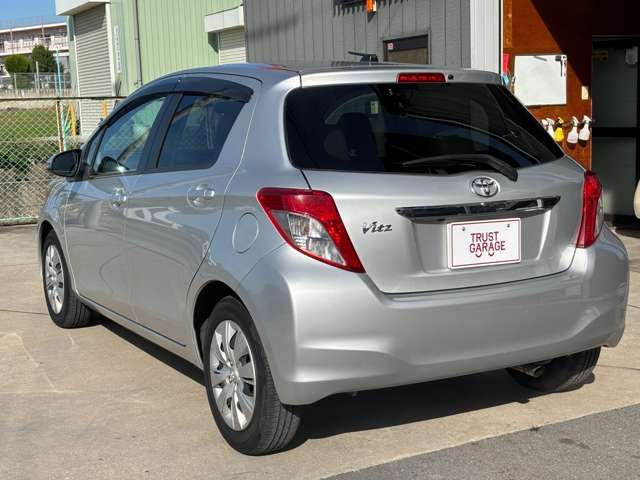 TOYOTA VITZ 2011