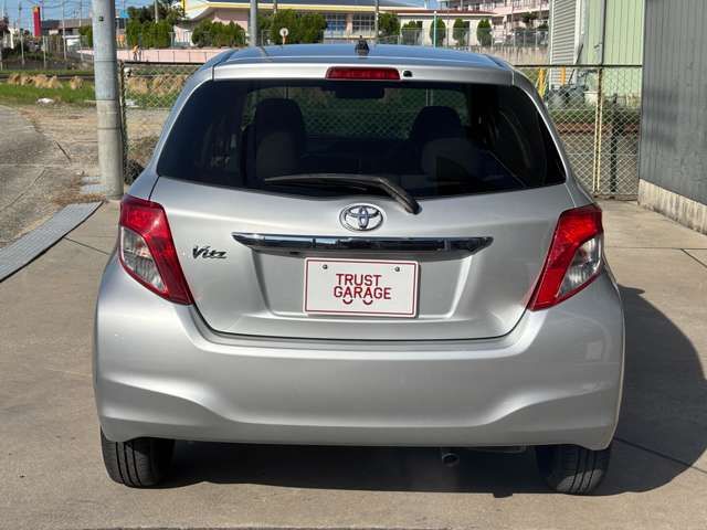TOYOTA VITZ 2011