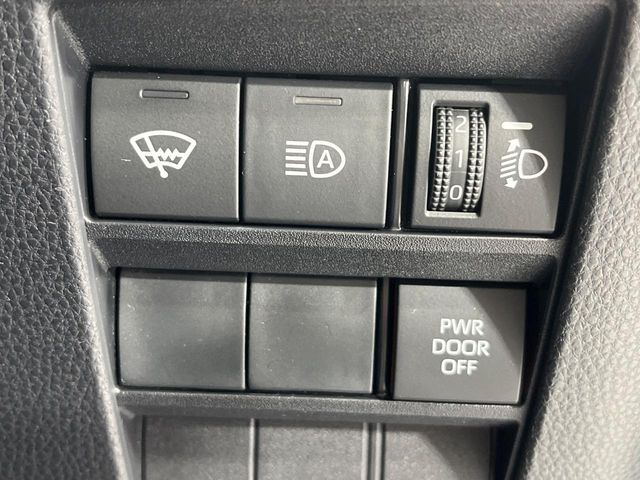 TOYOTA NOAH 4WD 2022