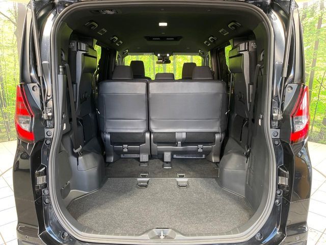 TOYOTA NOAH 4WD 2022