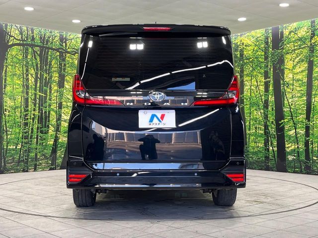 TOYOTA NOAH 4WD 2022