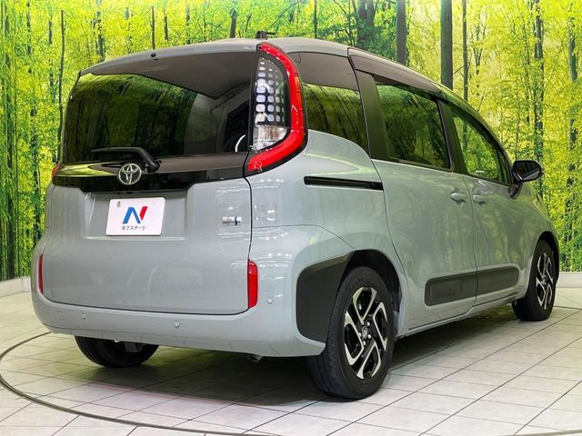 TOYOTA SIENTA HYBRID 2023