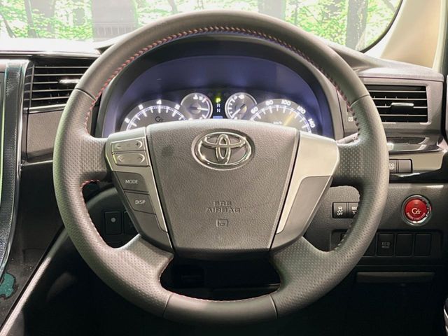 TOYOTA VELLFIRE 2013