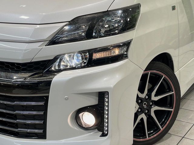 TOYOTA VELLFIRE 2013