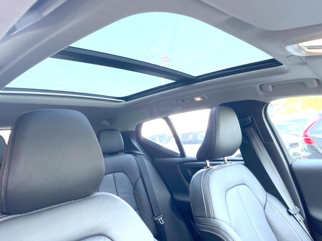 VOLVO VOLVO XC40 2023