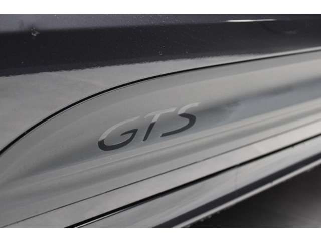 PORSCHE PORSCHE Macan 2023