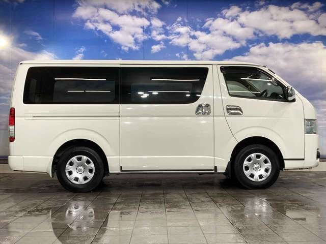 TOYOTA HIACE van 4WD 2017