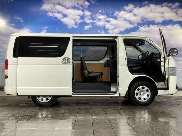 TOYOTA HIACE van 4WD 2017