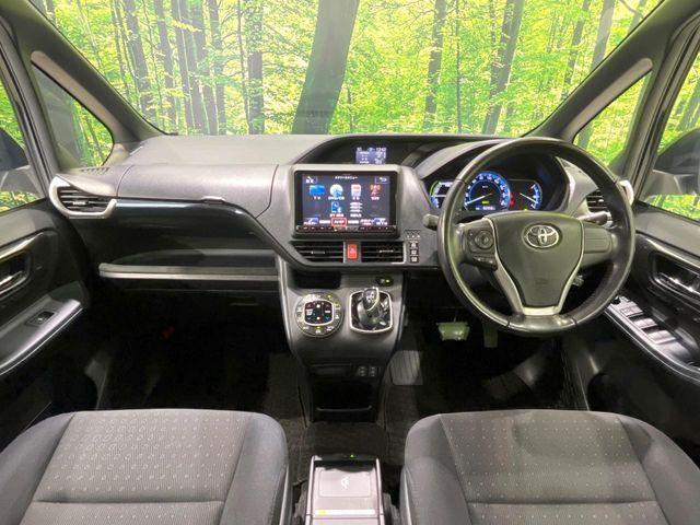 TOYOTA VOXY HYBRID 2014