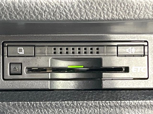 TOYOTA VOXY HYBRID 2014