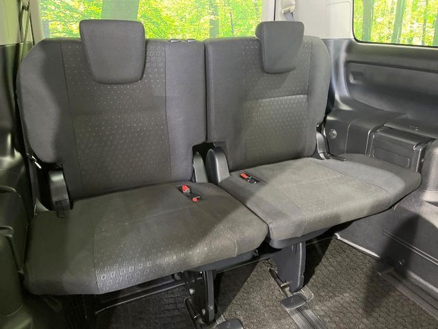 TOYOTA VOXY HYBRID 2014