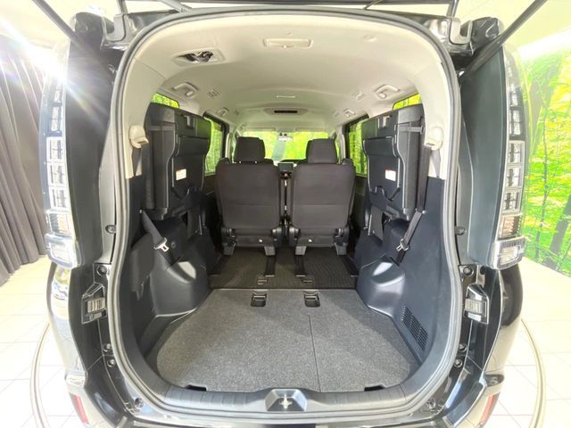 TOYOTA VOXY HYBRID 2014