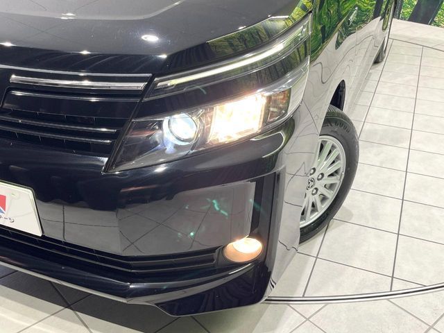 TOYOTA VOXY HYBRID 2014