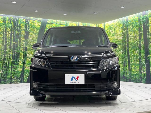 TOYOTA VOXY HYBRID 2014