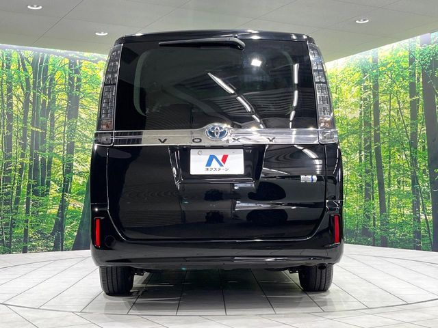 TOYOTA VOXY HYBRID 2014