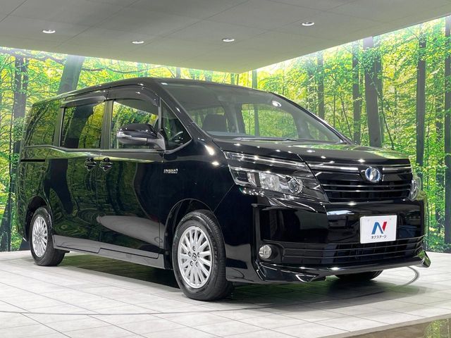 TOYOTA VOXY HYBRID 2014