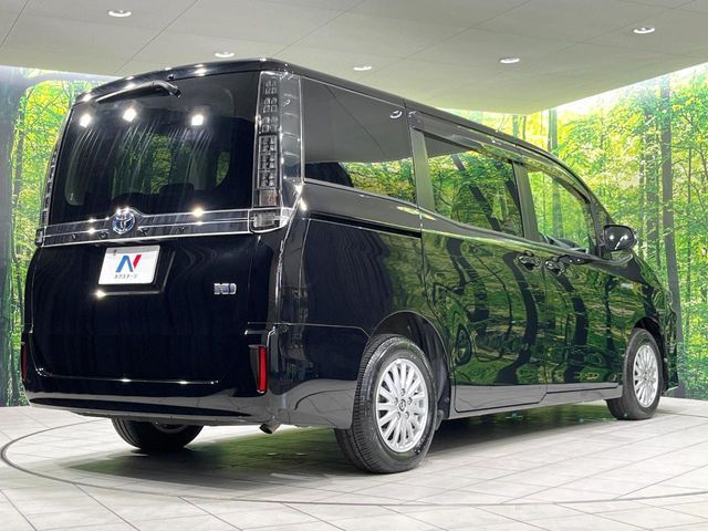 TOYOTA VOXY HYBRID 2014