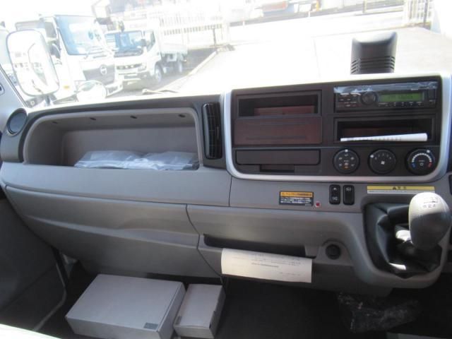 MITSUBISHI CANTER 2025