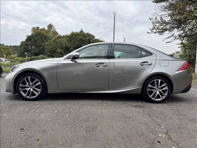 TOYOTA LEXUS IS200t 2017